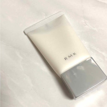 RMK
クリーミィポリッシュベースN00

2018年ももうすぐ終わりますね✨
私も仕事納めをしてゆっくりしてます。
来年もいい年になりますように🙏

知人に進められ、購入してみました。

少し水っぽい