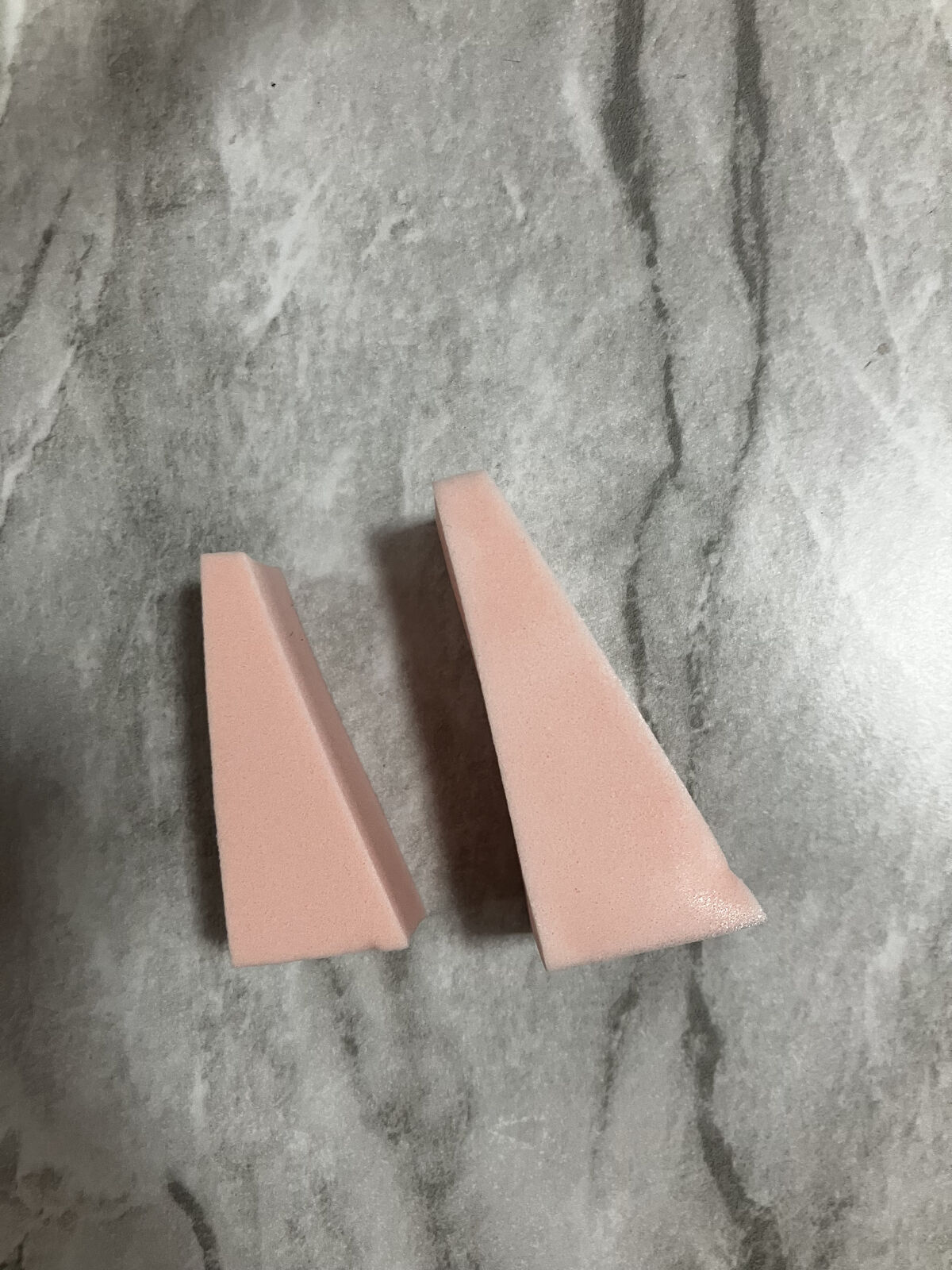 メイクアップスポンジバリューパック ウェッジ型/DAISO/パフ・スポンジを使ったクチコミ（3枚目）