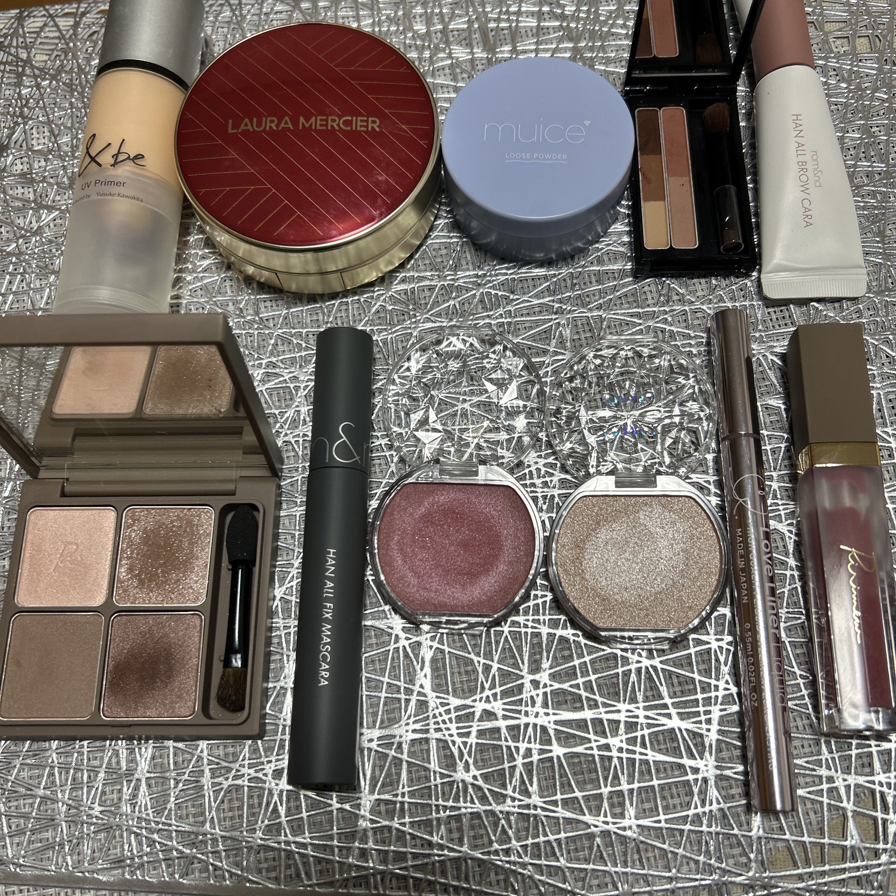 フローレス ルミエール ラディアンス パーフェクティング クッション/ローラ メルシエ/クッションファンデーションを使ったクチコミ（2枚目）