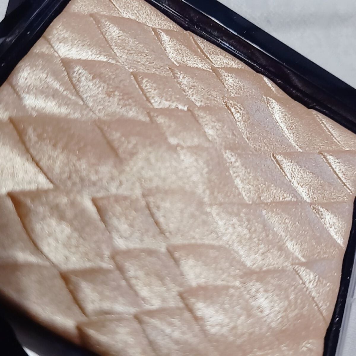 スキンライト プリズマティック ハイライター/REVLON/プレストパウダーを使ったクチコミ(3枚目)