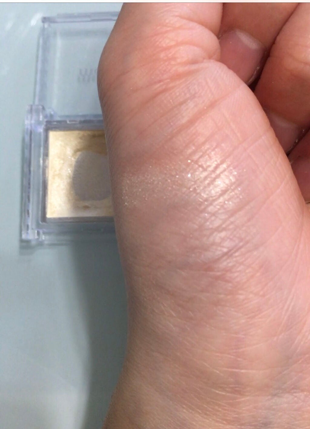 ブライトアップアイシャドウ/media/単色アイシャドウを使ったクチコミ(2枚目)