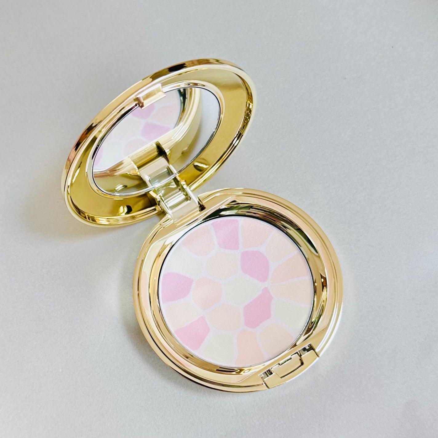 ラ プードル オートニュアンス/Elégance/プレストパウダーを使ったクチコミ(2枚目)