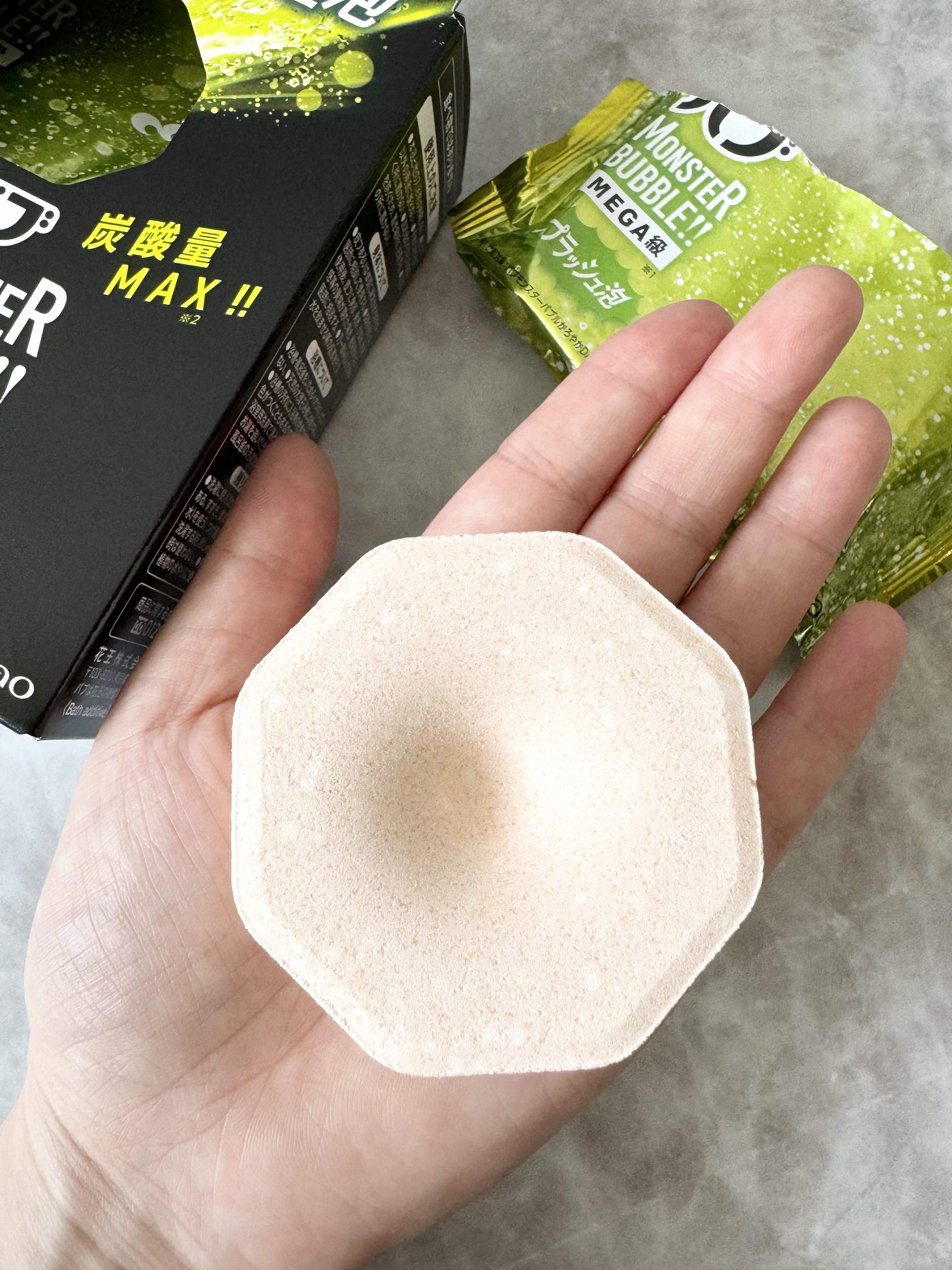 バブ モンスターバブルMEGA級 スプラッシュ泡 シトラススパークの香り​/バブ/炭酸系入浴剤を使ったクチコミ（2枚目）