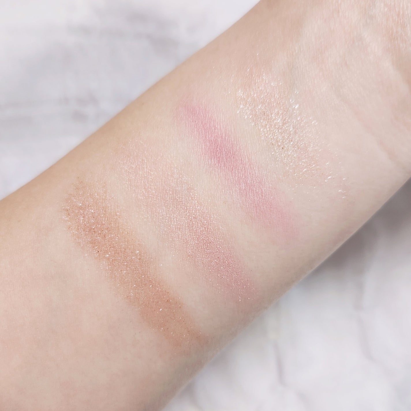 ホリデーコフレ2023〈カームピンク〉/エトヴォス/メイクアップキットを使ったクチコミ(3枚目)