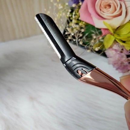 miki-nu on LIPS 「定期的なお顔そりしてますか?うぶ毛と不要な角質も除去できる..」(4枚目)