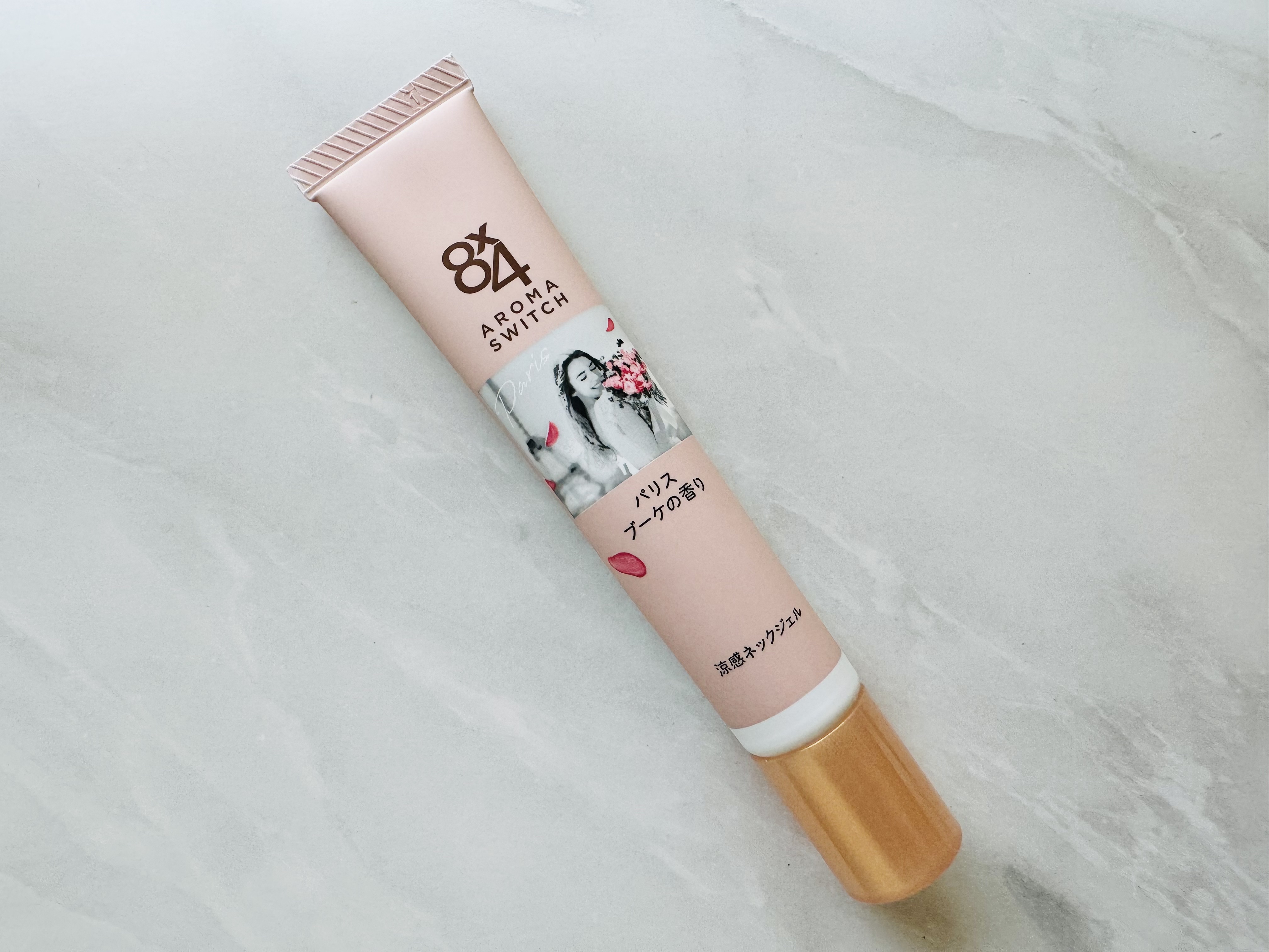 8x4 アロマスイッチ 涼感ネックジェル パリスブーケの香り/８ｘ４/デオドラント・制汗剤を使ったクチコミ（1枚目）