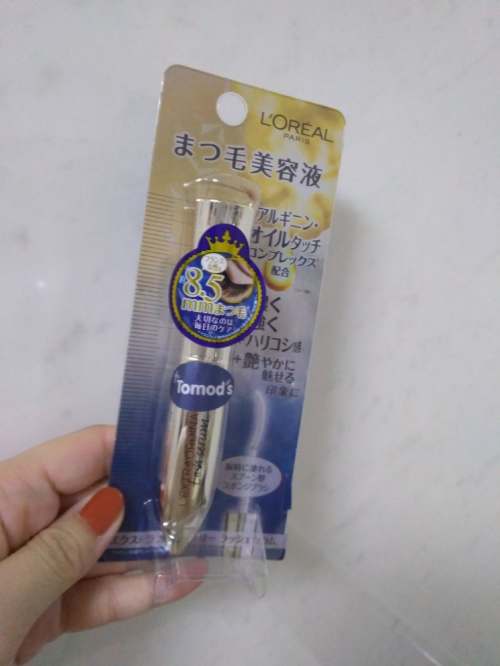 ロレアル パリ エクストラ オーディナリー ラッシュ セラムのクチコミ「購入品！

ブラシが目の幅くらいあって、一度に塗れる！
時短です！

少し容器が太いのが重量感.....」（1枚目）