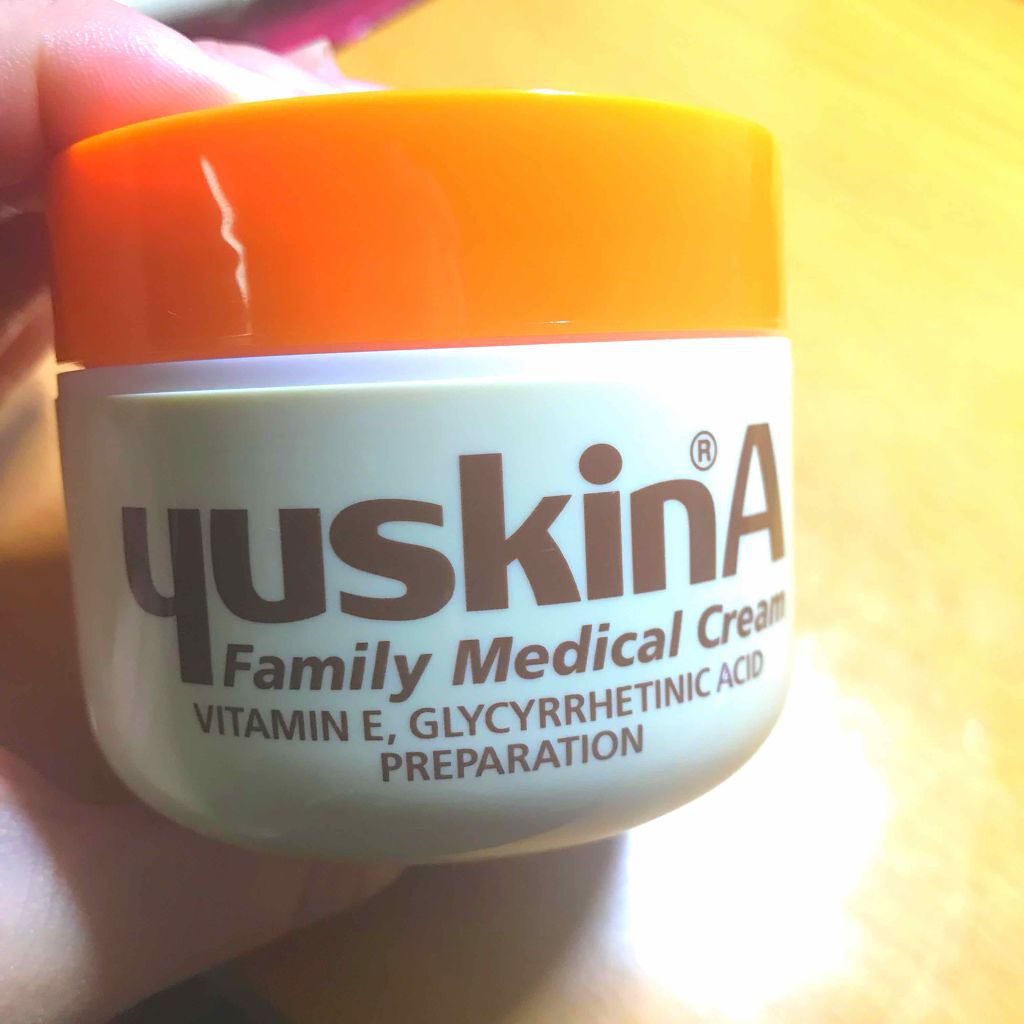 ユースキン 新ユースキンAのクチコミ「🙉ユースキン
これはしもやけやあかぎれ、ひびなどに使用するクリームです。
色は黄色で少しスース.....」（1枚目）