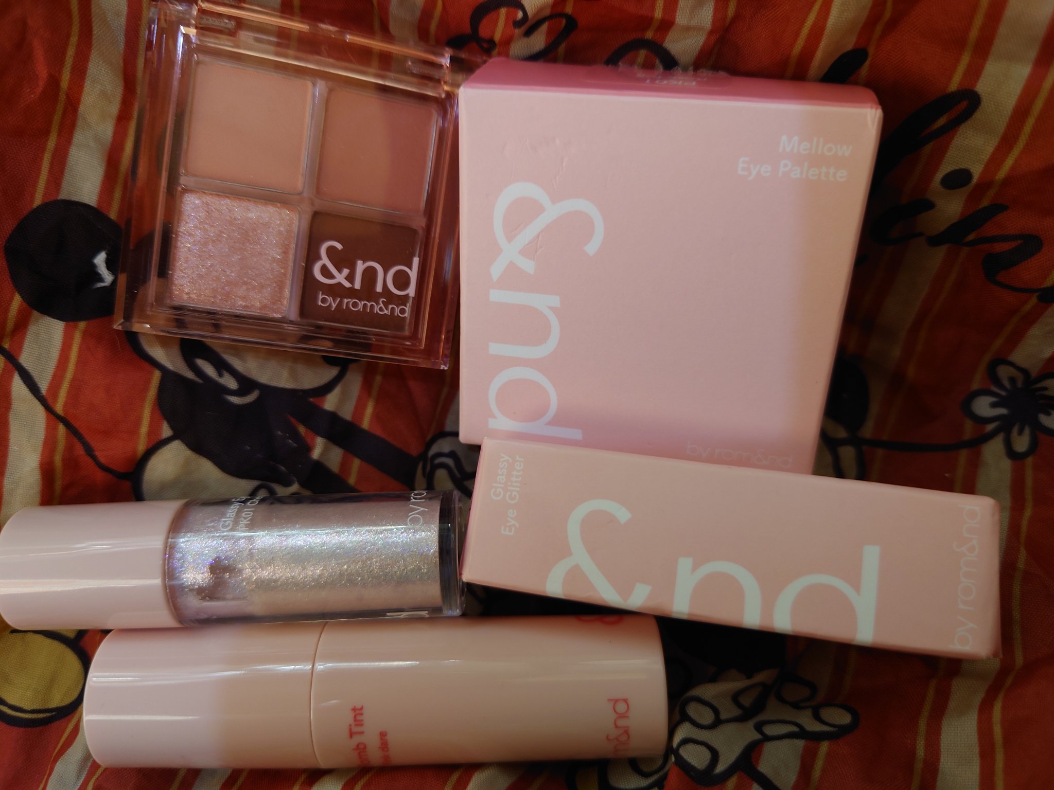 &nd by rom&nd メロウドローアイブロウのクチコミ「さて、本日久しぶりのレビュー
２件目は

今更！？と思う方もいらっしゃるかもですが
ローソンと.....」（2枚目）