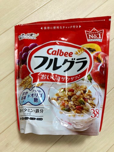 フルグラ　カルビー

毎朝食べているフルグラ✨

ビタミン・ミネラルや食物繊維が
豊富に含まれています。

毎朝時間がなくバタバタですが
ヨーグルトや牛乳をかけて食べると
とても美味しいし、期待できる効