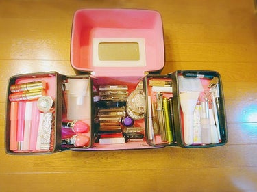 3CE MAKEUP BOXのクチコミ「やっと整理して片付けました…大変だった
でもこれ全部じゃないと思うと収集癖やめないとなぁと思い.....」（1枚目）