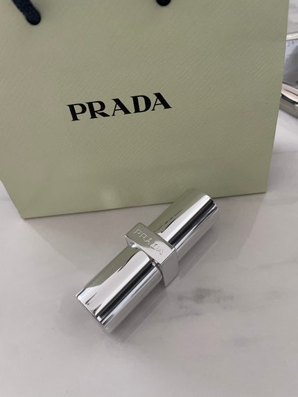 モノクローム ウェイトレス リップカラー(スムース ナイロン)/PRADA BEAUTY/口紅を使ったクチコミ(3枚目)