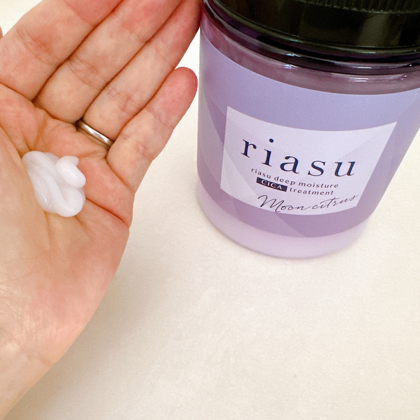 リアス ディープ モイスチャー シカ ヘアオイル/riasu/ヘアミルクを使ったクチコミ（3枚目）