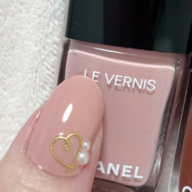 CHANEL ヴェルニ ロング トゥニュのクチコミ「CHANEL　ヴェルニ ロング トゥニュ
を使用したバレンタインネイル

ピンクは　オーガンデ.....」（2枚目）