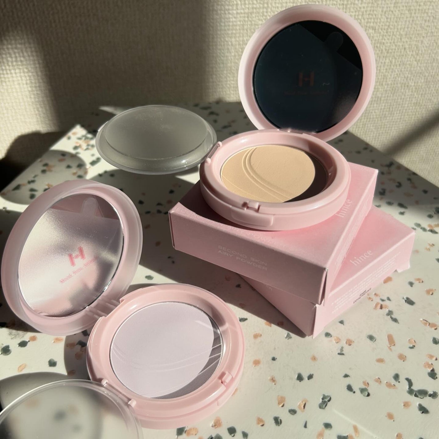 つーちゃん on LIPS 「見た目も可愛い💕持ち運びもできるパウダー🌷@hince_off..」(2枚目)