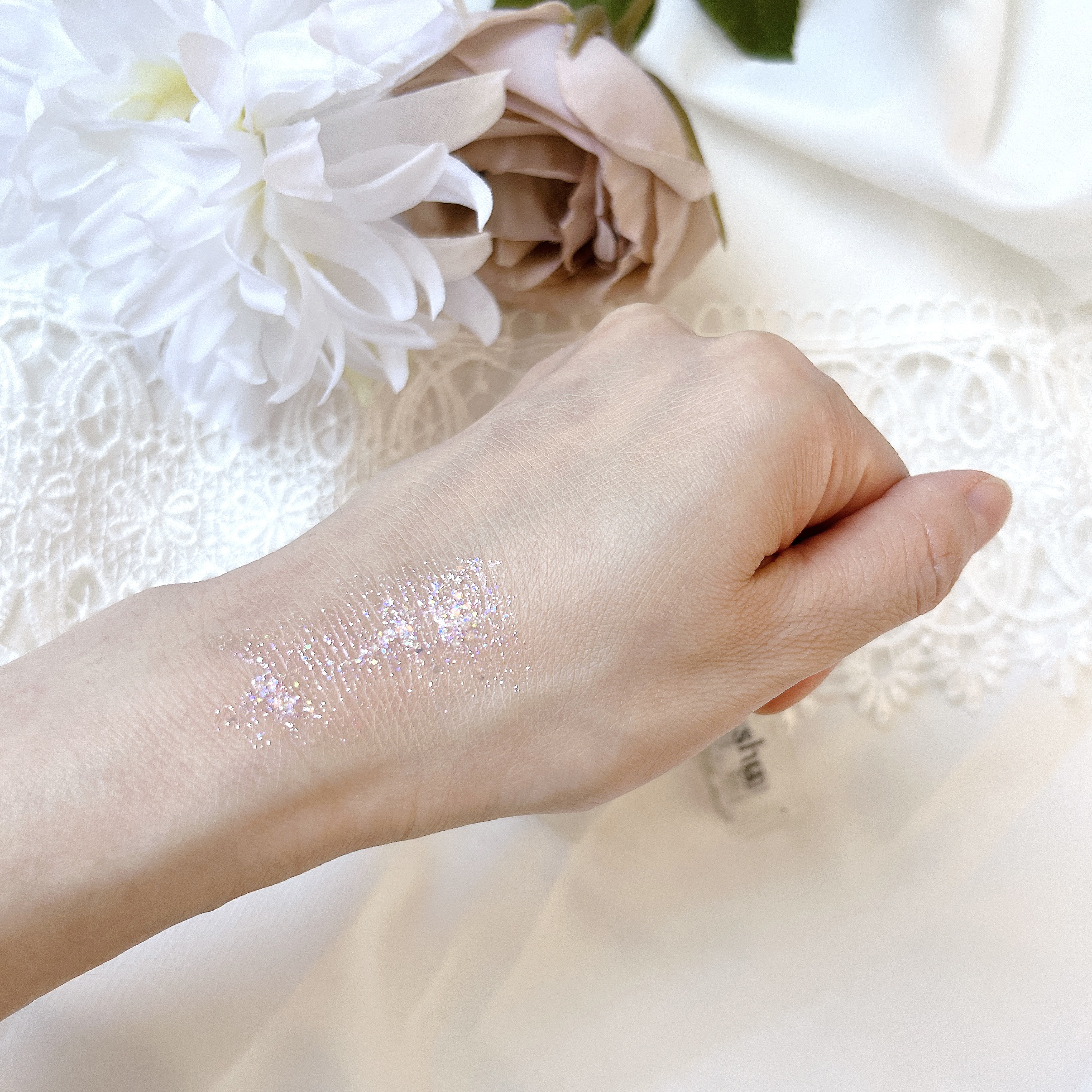 アイドルプリズムグリッター 03 恋する瞬き(ピンク)/chee shu/グリッターを使ったクチコミ（3枚目）