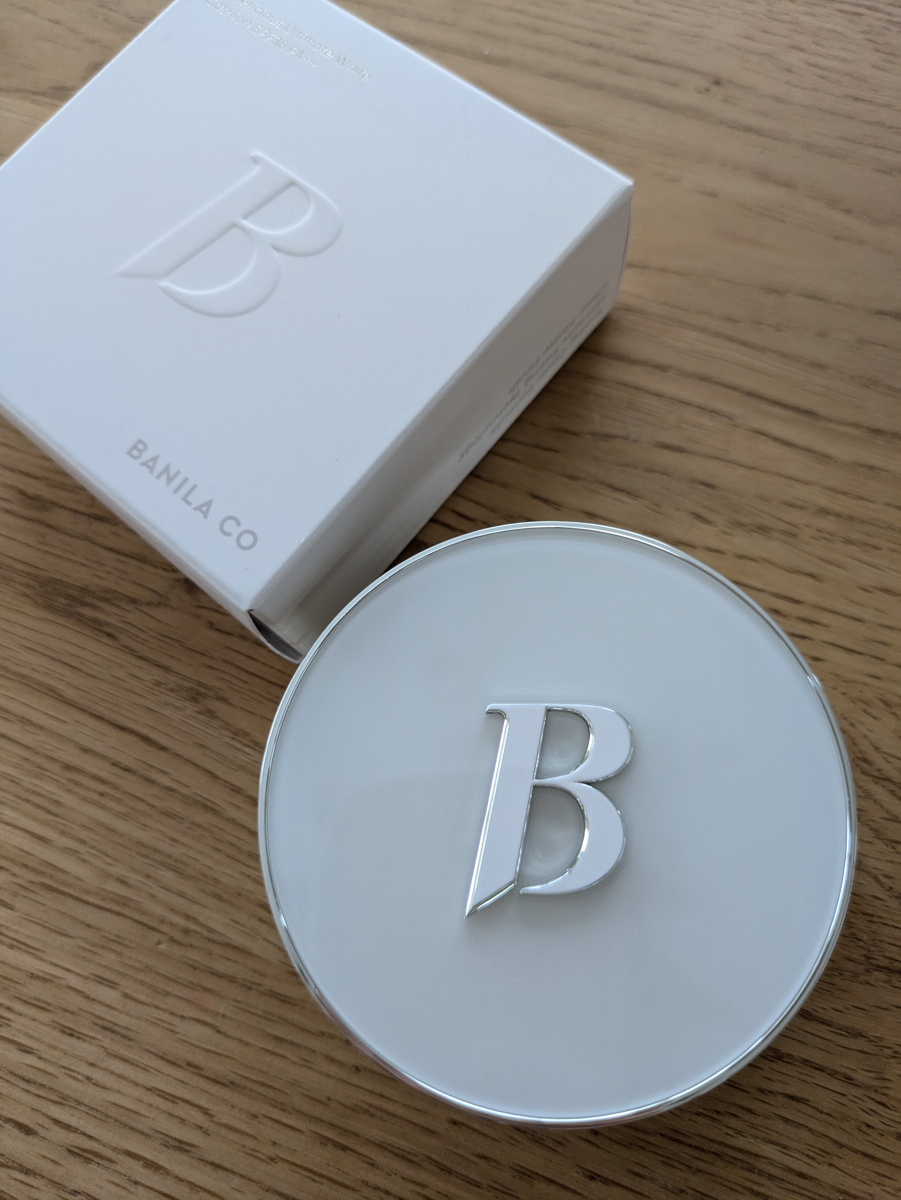 #バニラコ　のクッションファンデ
パフが薄く使いづらいのと1時間ほどでヨレが…💦
今まで色んなクッションファンデ使ってるけど
これはリピなしかな〜😭

#BANILA CO#カバーリシャス アルティメット ホワイトクッション
