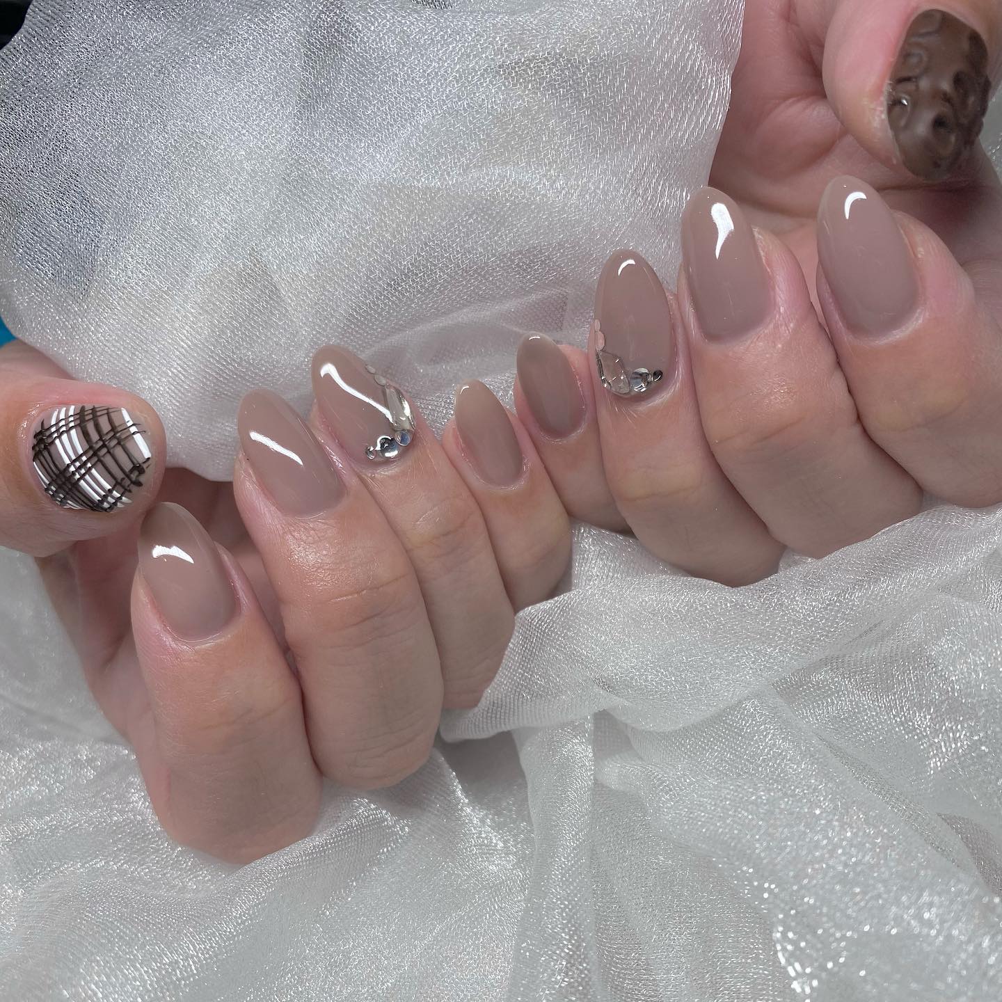 #ちゅるんネイル,#うるうるネイル,#グレージュネイル,#バレンタインネイル,#紗々ネイル,#チョコレートネイル,#ぽこぽこネイル,#マットネイル,#オフィスネイル,#シンプルネイル,#韓国ネイル,#ワンホンネイル,#トレンドネイルのネイルデザイン