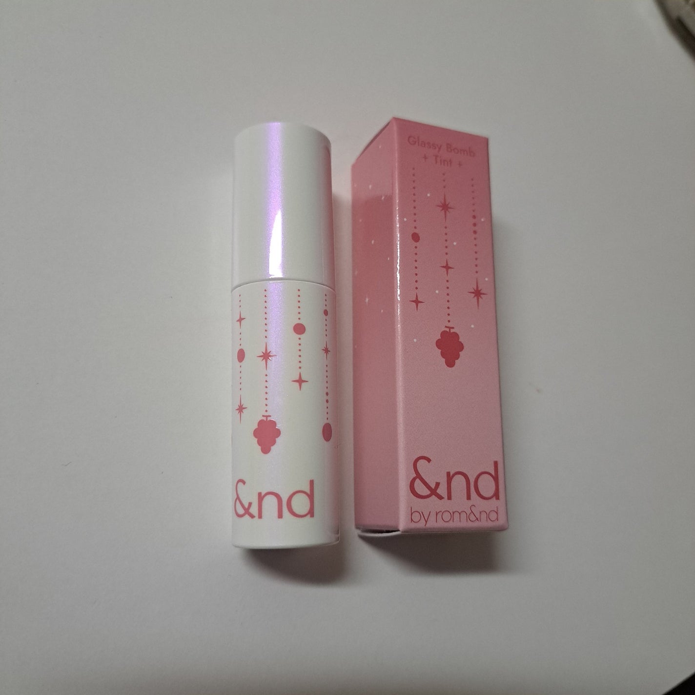 アンドバイロムアンド グラッシーボムティント/&nd by rom&nd/リップティントを使ったクチコミ(2枚目)