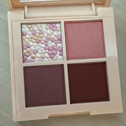 レブロン ダズル アイシャドウ クアッド/REVLON/アイシャドウパレットを使ったクチコミ(2枚目)