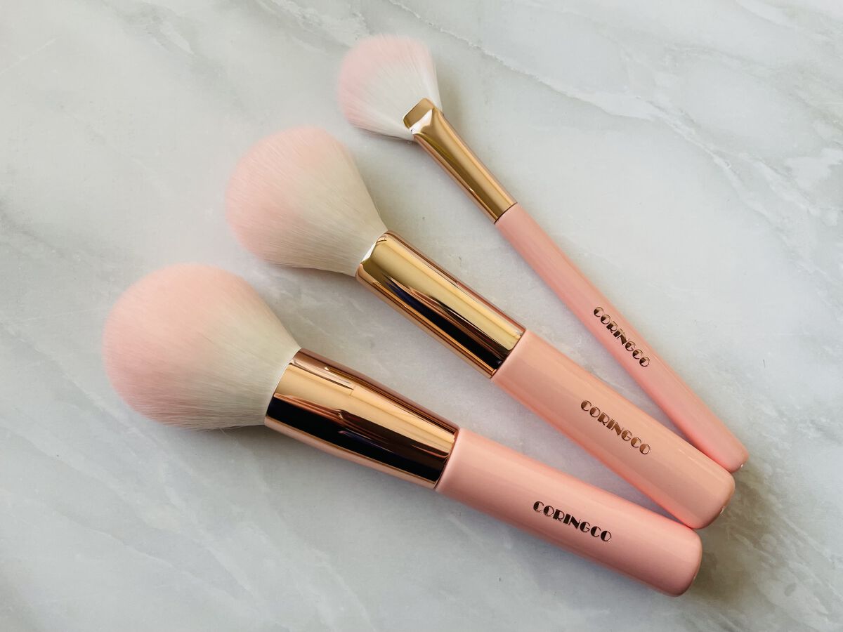 エレガントスウィートピンクブラシ 01 パウダーブラシ/CORINGCO/メイクブラシを使ったクチコミ（2枚目）