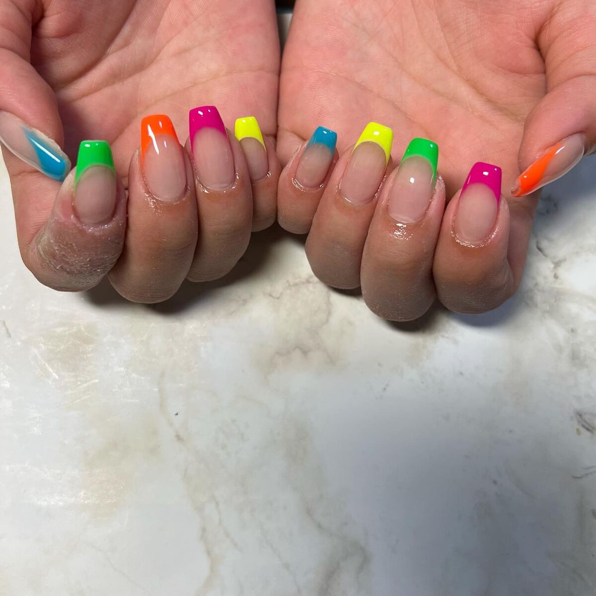 cst on LIPS 「#カラフルネイル#colorfulnails#夏ネイル#ネオン..」(3枚目)