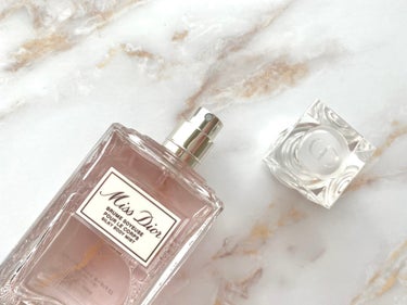 Dior ミス ディオール シルキー ボディ ミストのクチコミ「*・゜゜・*:.。..。.:*・゜・*:.。. .。.:*・゜゜・*

Diorの香り物の扉を.....」（2枚目）