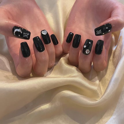 Iuna. Mizuki on LIPS 「.🖤🖤🖤#nail#nailstagram#gelnail#シ..」(1枚目)