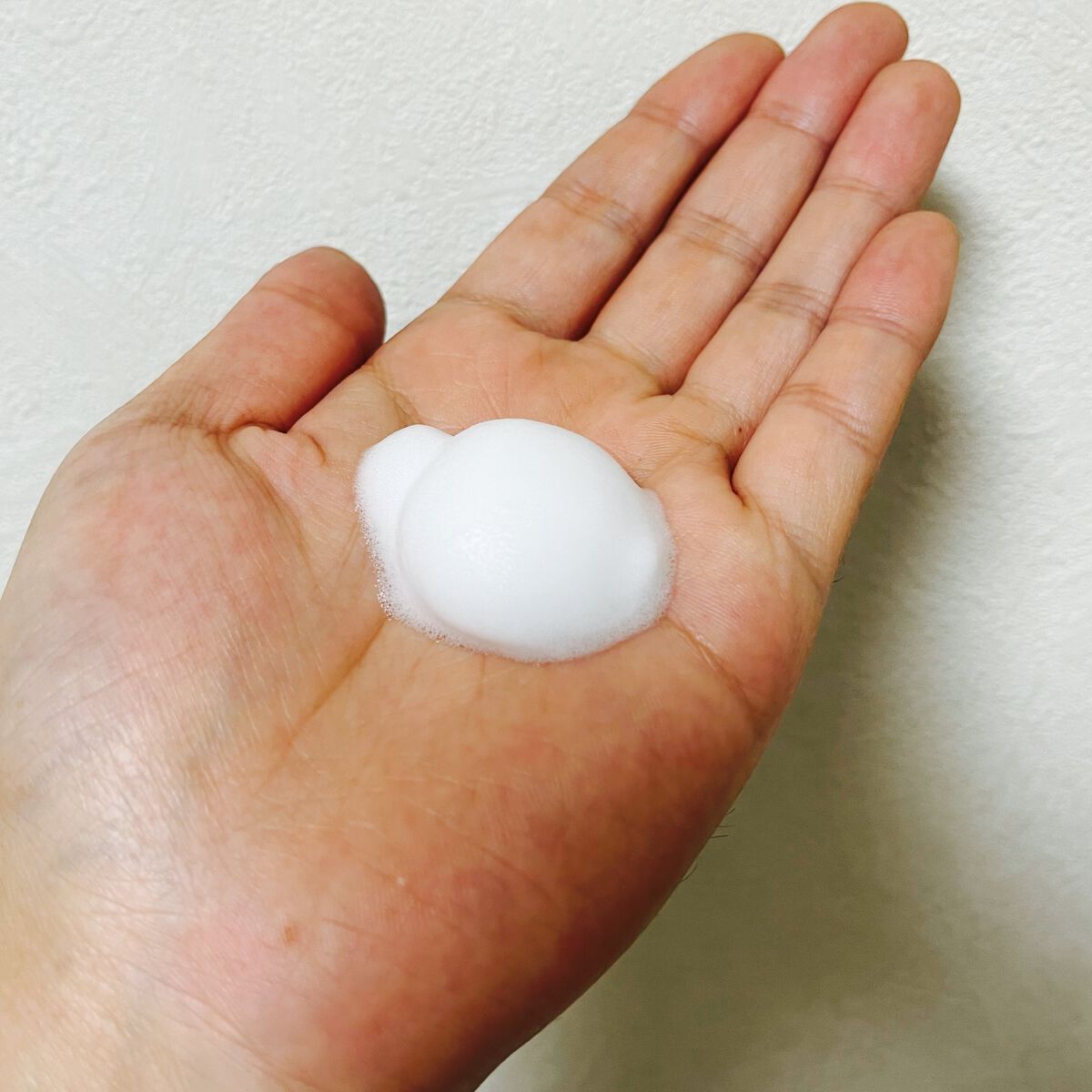 クレアラシル 薬用 泡洗顔料のクチコミ「ビタミン配合で肌の乾燥を防止しつつ、肌荒れ防止‼︎
ニキビ予防のアイテムに✨

プッシュ式なの.....」（2枚目）