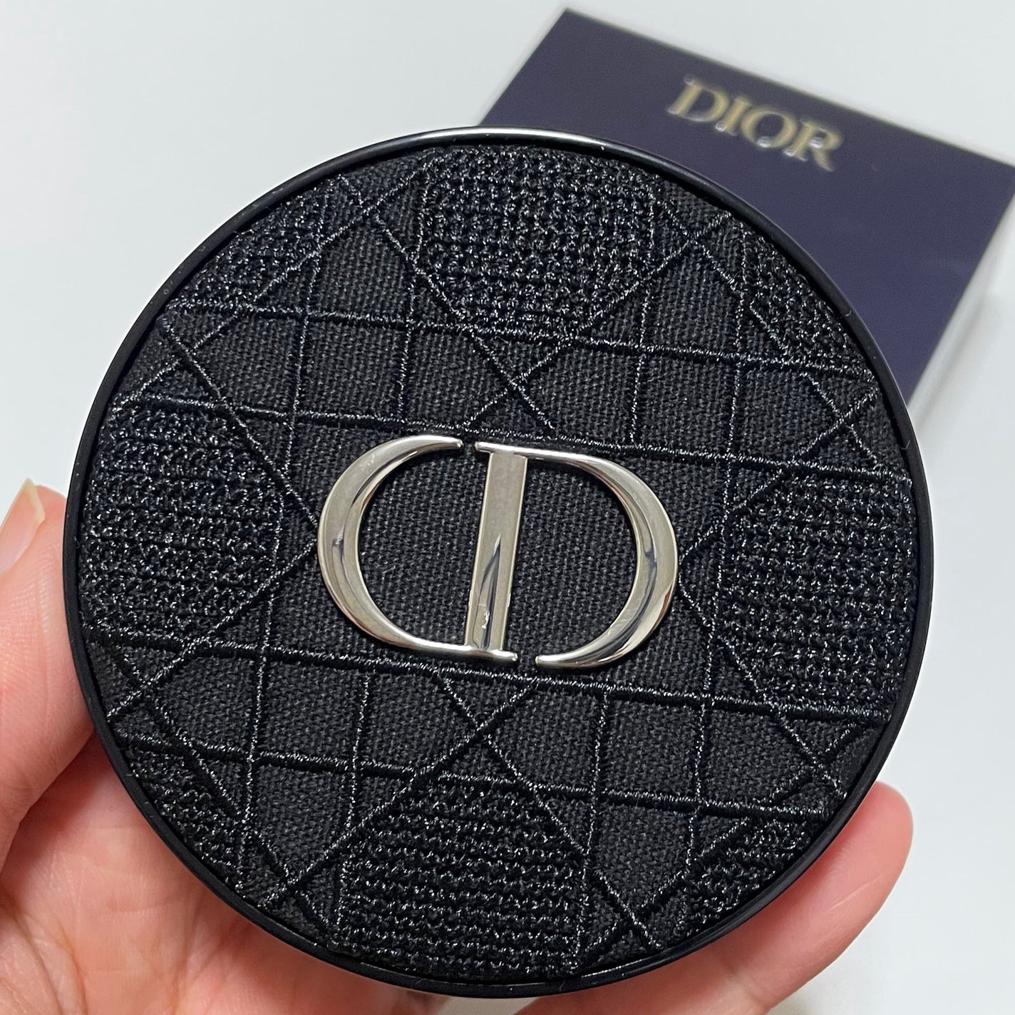 ディオールスキン フォーエヴァー クッション エンブロイダード カナージュ ケース/Dior/その他化粧小物を使ったクチコミ(2枚目)