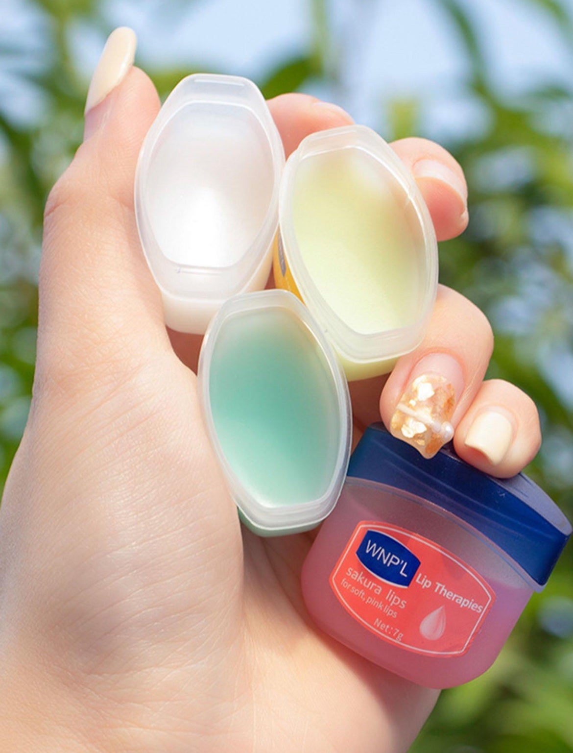 はる on LIPS 「冬に唇がカサカサになる人に絶対おすすめ!保湿力やばい!めっちゃ..」(3枚目)