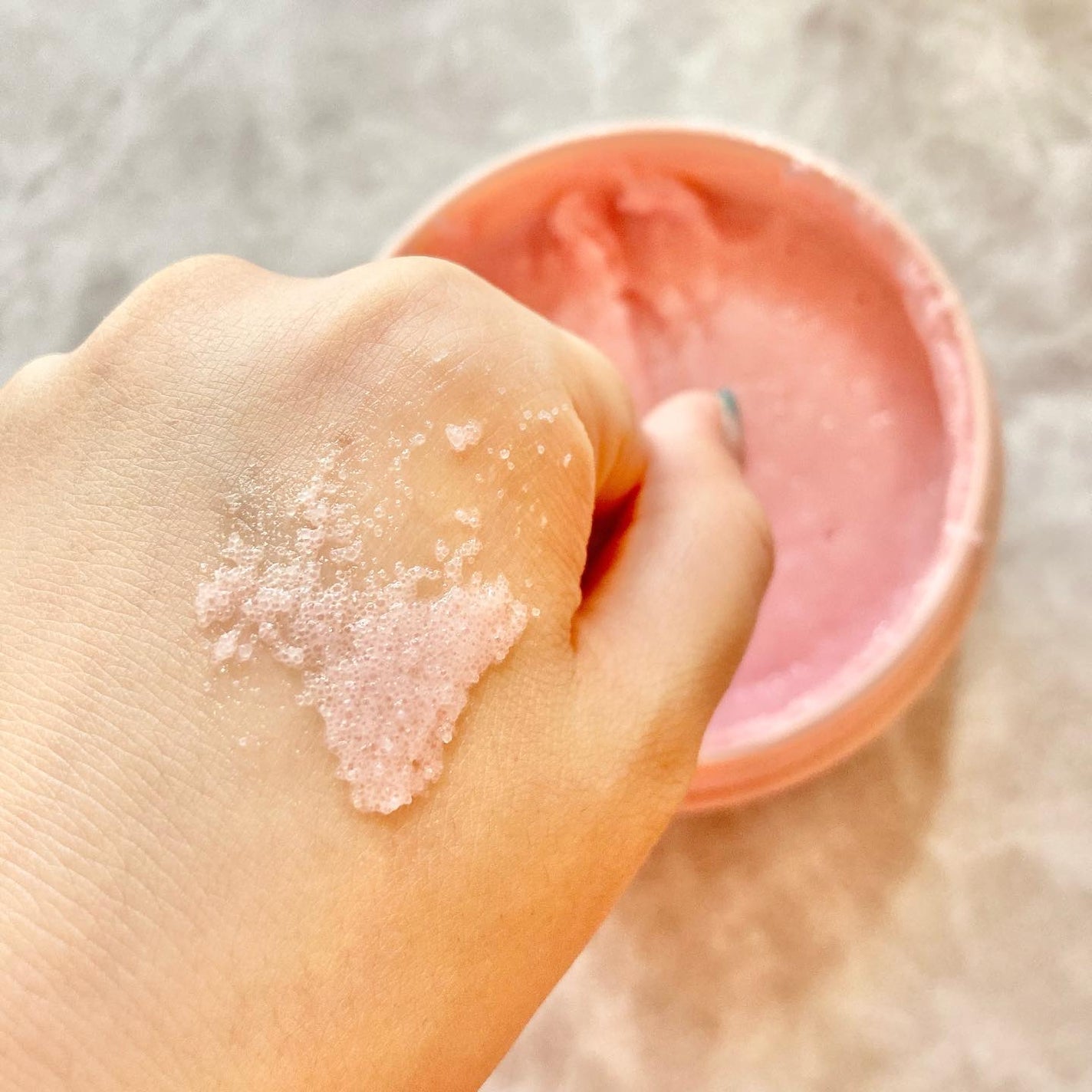 Q+Me スウィート ボム タラソ スクラブ/AGARISM/バスト・ヒップケアを使ったクチコミ(2枚目)