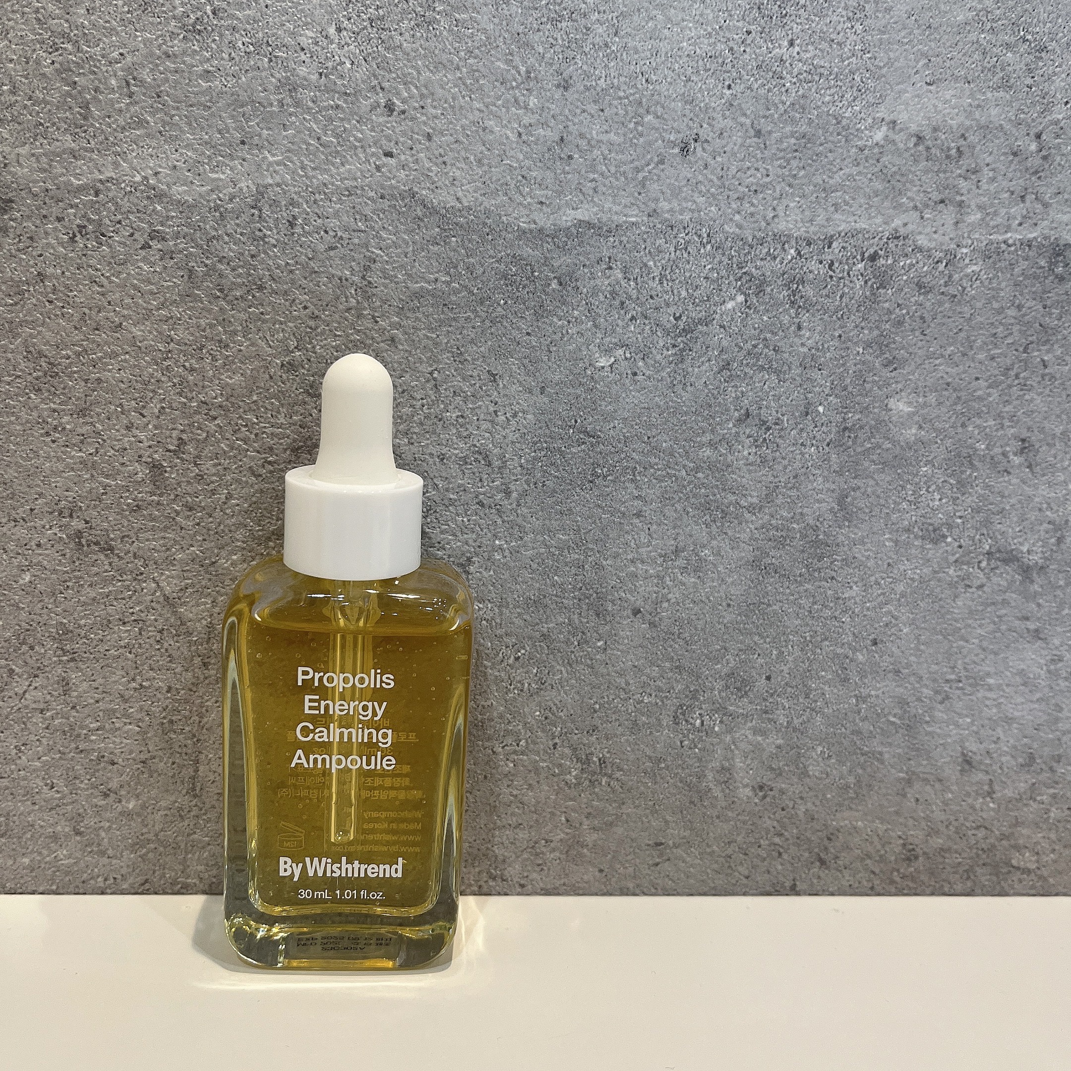 プロポリスエナジーカーミングアンプル/By Wishtrend/美容液を使ったクチコミ（2枚目）