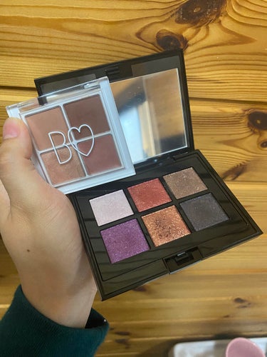 ホリデー アディクション “イリディセント ユーフォリア” EYESHADOW PALLETE L/ADDICTION/メイクアップキットを使ったクチコミ（2枚目）