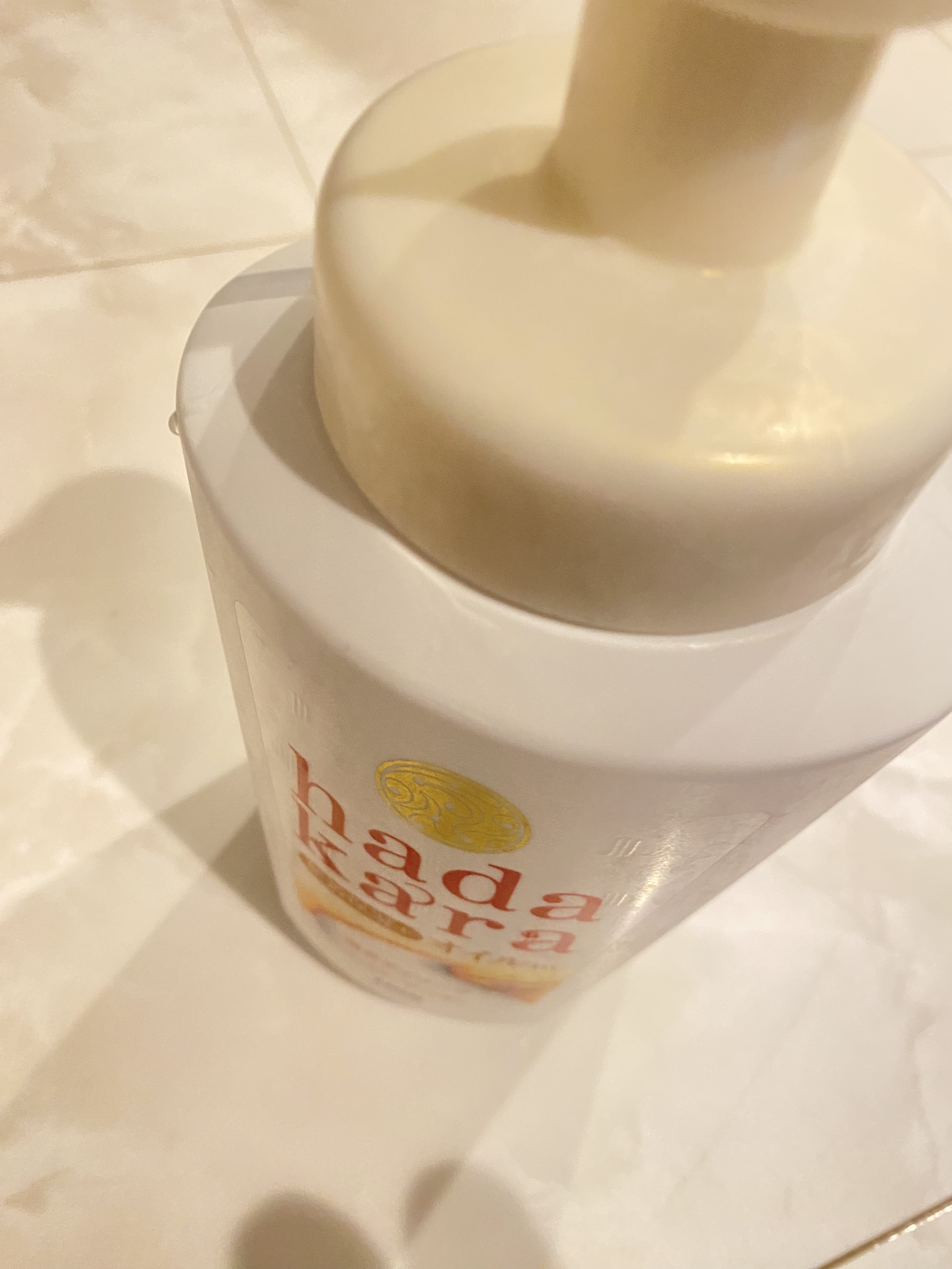 hadakara ボディソープ 泡で出てくるタイプ  フローラルブーケの香り/hadakara/ボディソープを使ったクチコミ（1枚目）