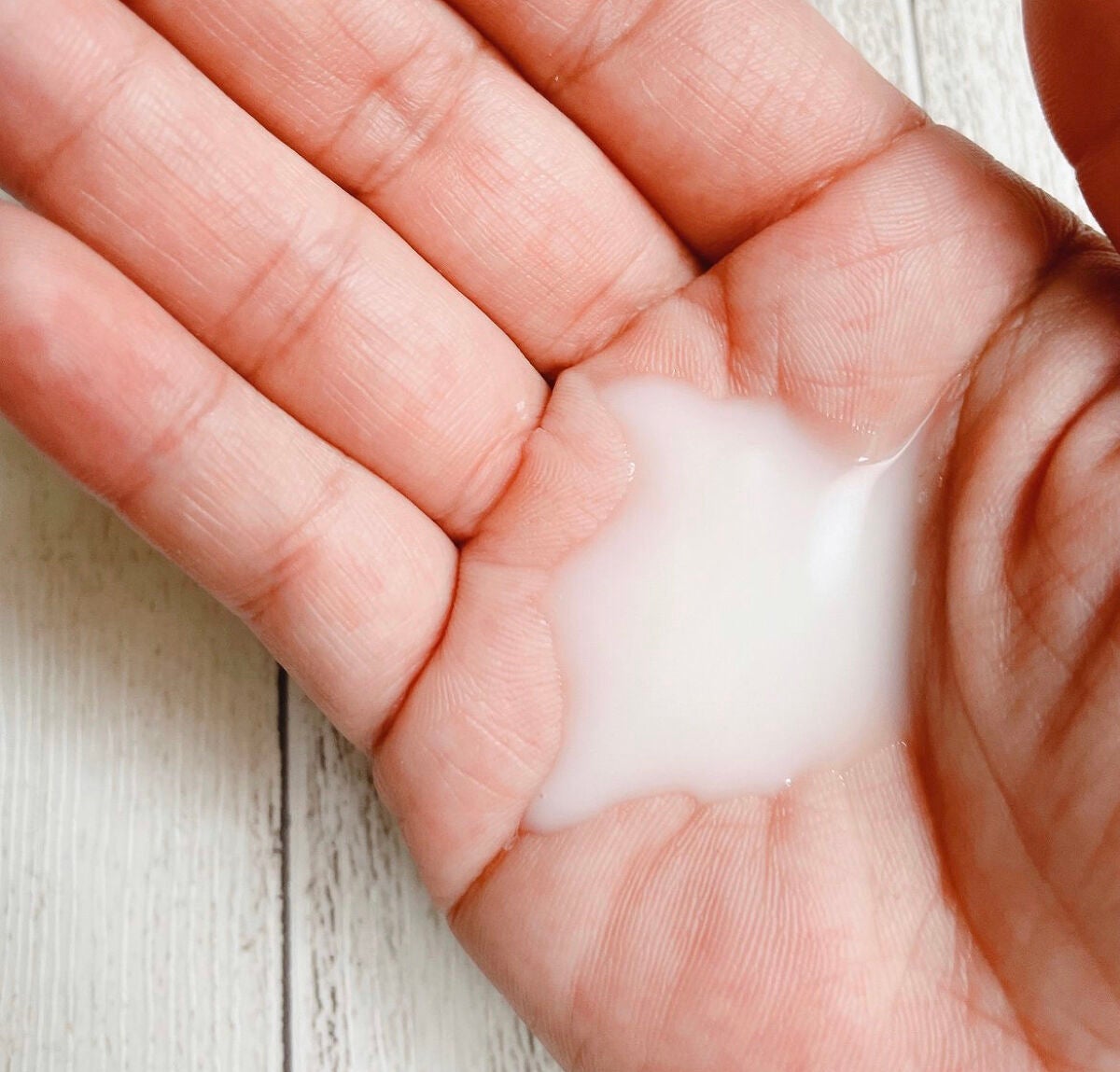 プレミアムボディミルク ホワイトニング【医薬部外品】 /ニベア/ボディミルクを使ったクチコミ(2枚目)