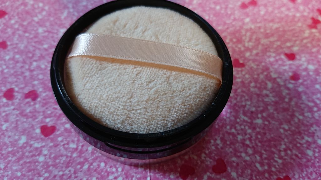 エンジェルハート パウダーヴェールファンデーション のクチコミ「エンジェルハートのバウダーヴェールファンデーションです。
お値段は972円です。
パウダーは色.....」（2枚目）