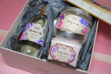 SABON シャワーオイル TOKYOのクチコミ「植物オイルで潤し、豊かな泡が爽やかに洗い上げる
4種のボタニカルオイル配合で、
肌を保護し.....」（2枚目）