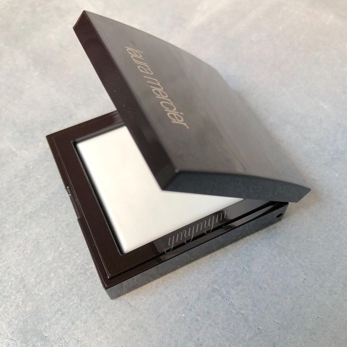 シークレット ブラーリング パウダー フォー アンダー アイズ/ローラ メルシエ/プレストパウダーを使ったクチコミ(3枚目)