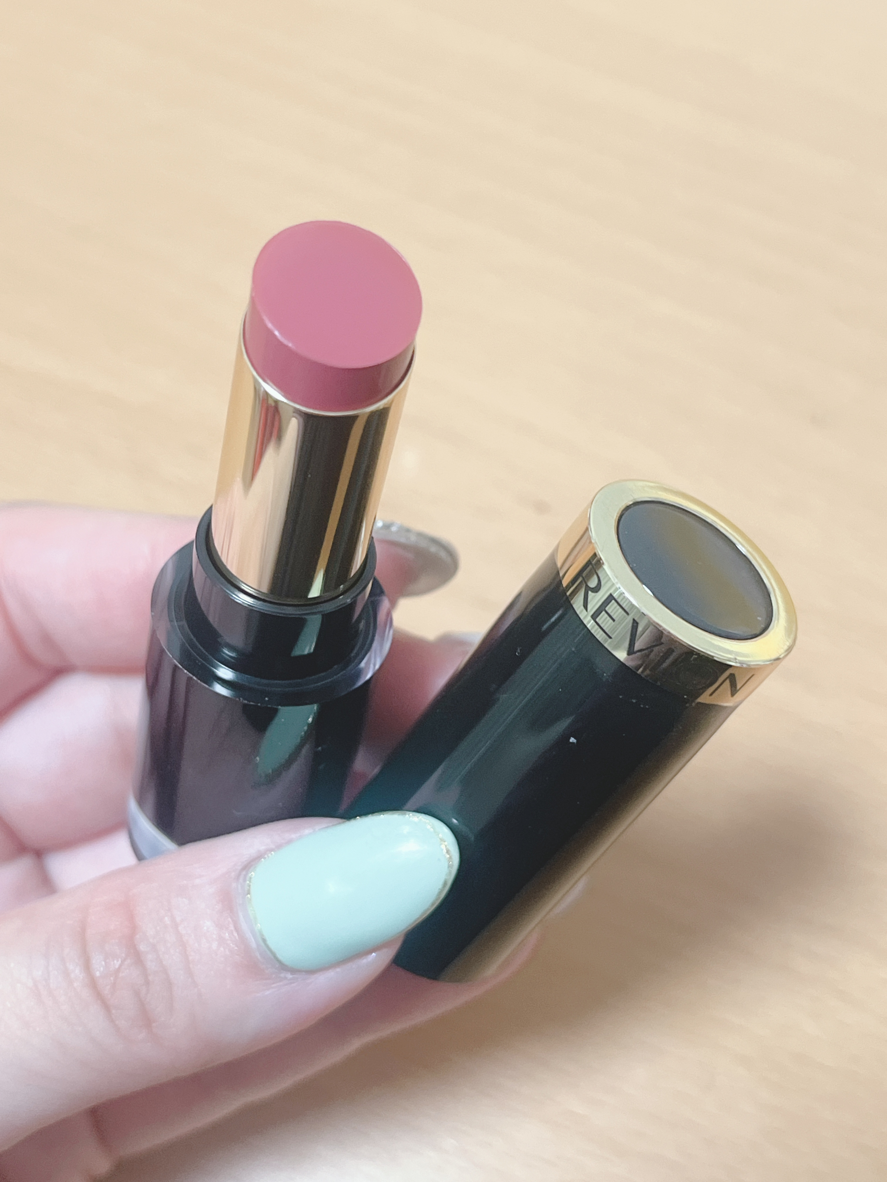 レブロン スーパー ラストラス グラス シャイン リップスティック 003 グロスト アップ ローズ/REVLON/口紅を使ったクチコミ（2枚目）