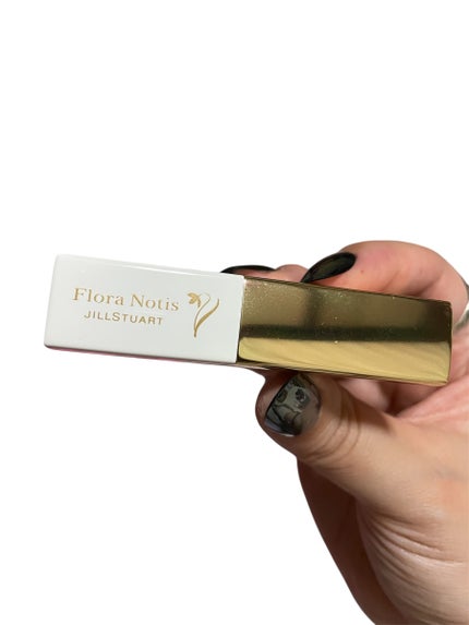 Flora Notis JILL STUART ホワイトスノードロップ メルティリップバームのクチコミ「まだ使ってないけど
去年のFlora Notis JILL STUARTのXmasコフレ🎅
.....」(1枚目)