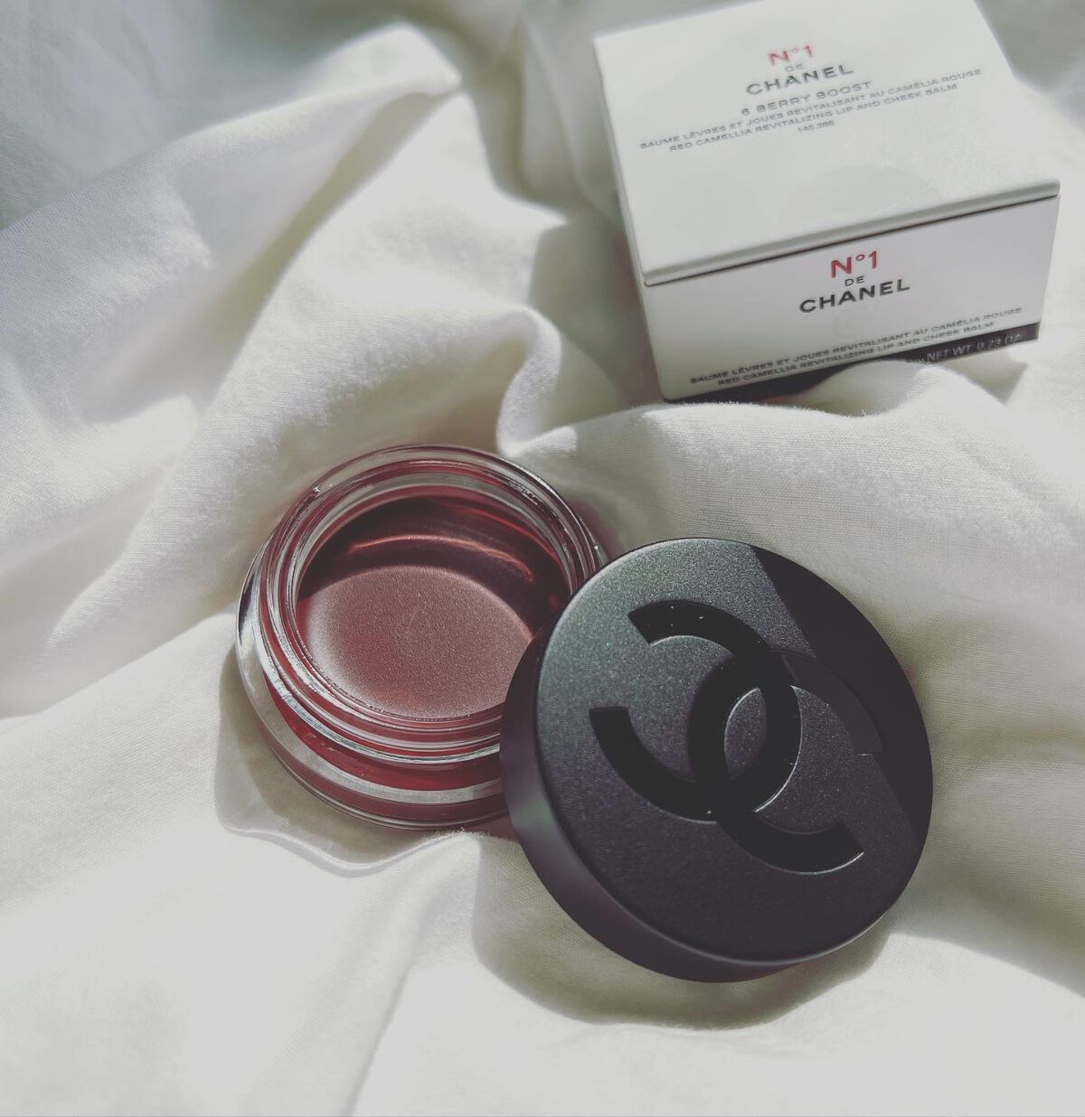 love_willow_beauty on LIPS 「入荷してて運良くゲットできた!乾燥せず、ツヤがでるからホントに..」(1枚目)