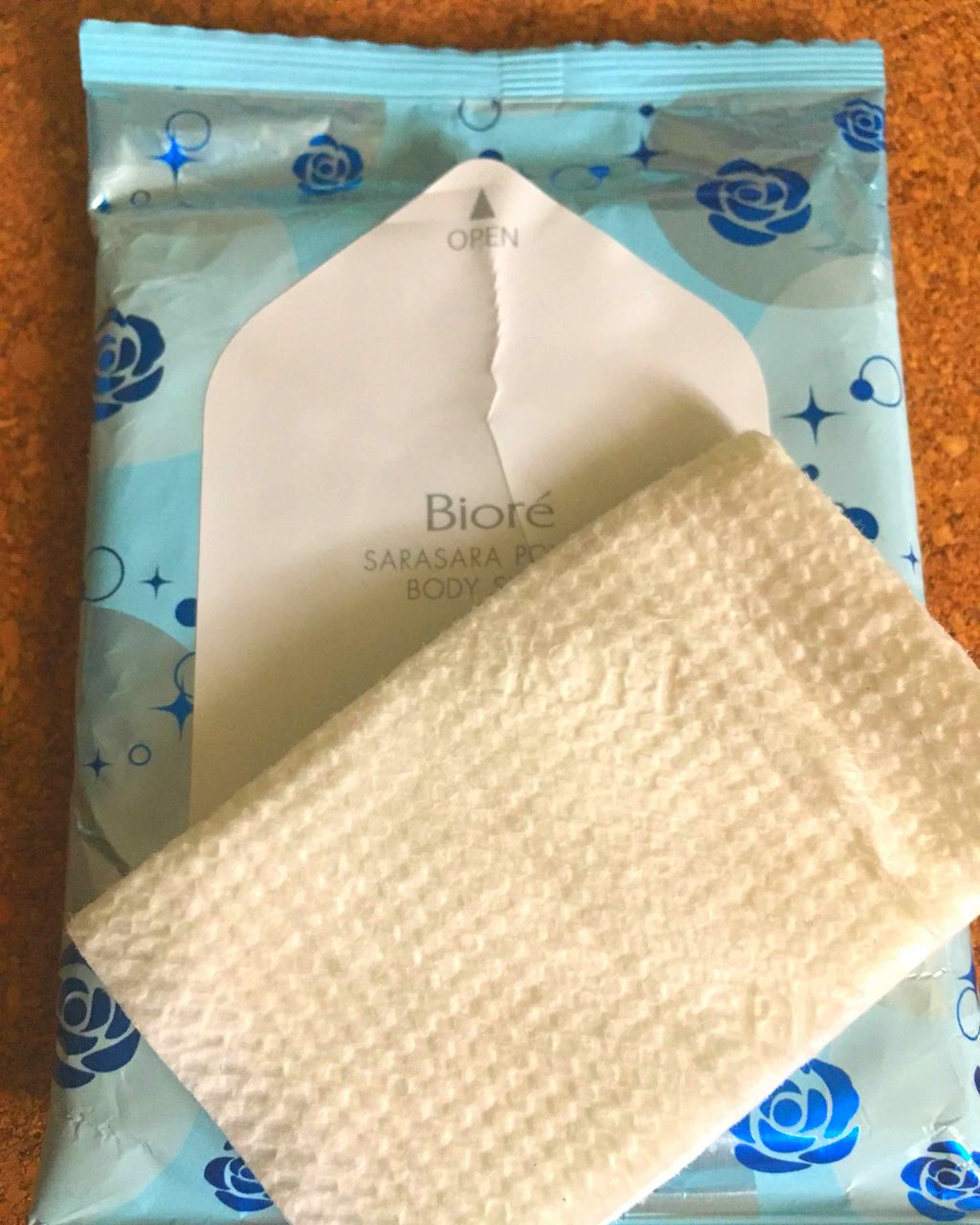 さらさらパウダーシート 摘みたてローズの香り(旧)/ビオレ/ボディシートを使ったクチコミ（2枚目）