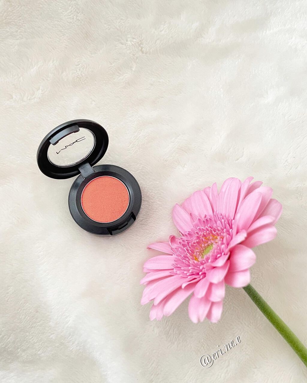 スモール アイシャドウ サスピシャスリー スウィート/M・A・C/単色アイシャドウを使ったクチコミ（1枚目）