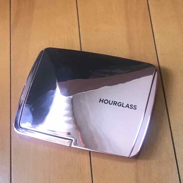 HOURGLASS HOURGLASS AMBIENT LIGHTING EDIT-VOLUME 4のクチコミ「今回はアワーグラスのアンビエント ライトニング エディットという限定のパレットがすごく可愛かっ.....」（3枚目）