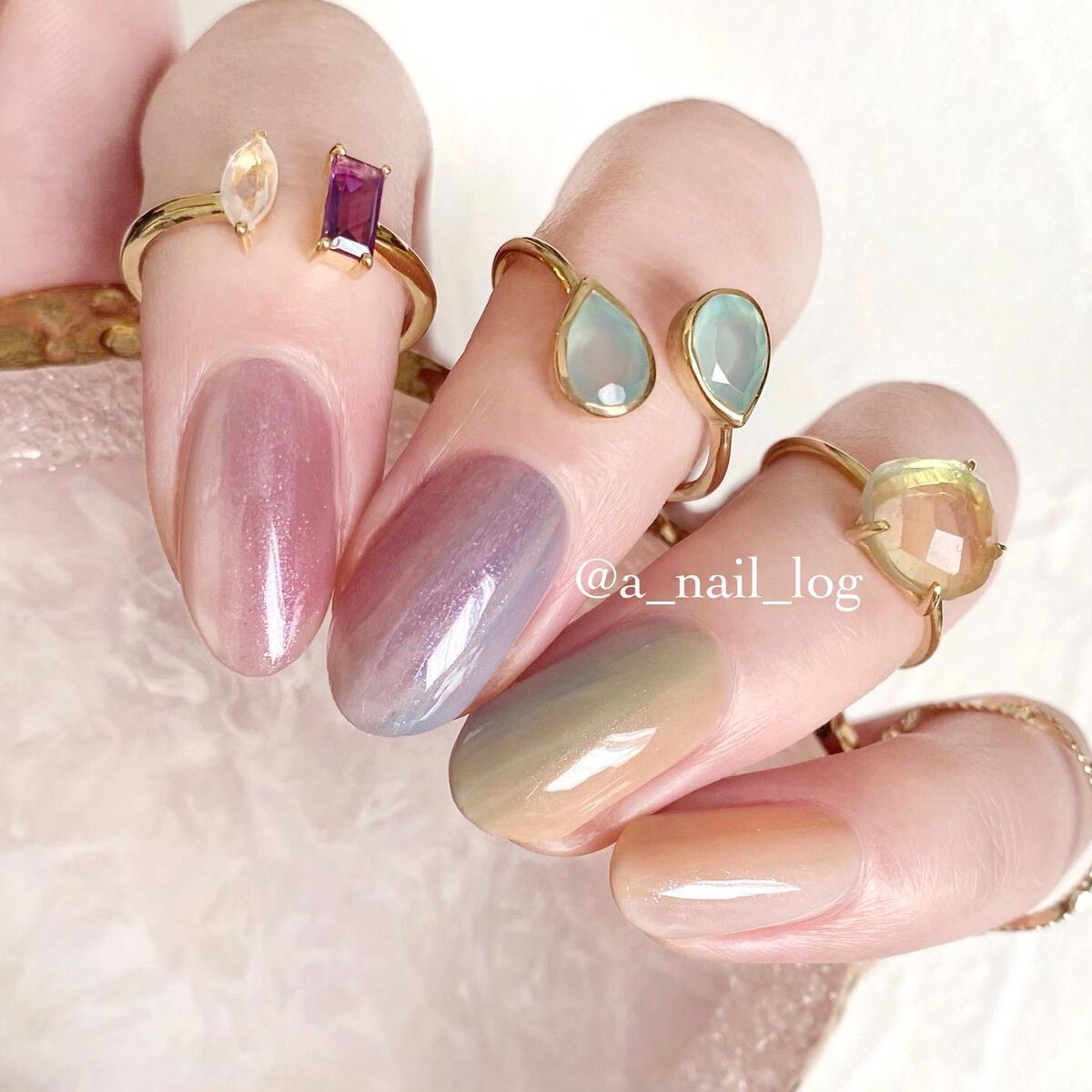 ■ジーニッシュマニキュア
No.75 PAW（パウ）
LUNA（ルナ）
WINK（ウインク）
No.95 FEUILLE（フイユ）
No.94 MEMORY（メモリー）

天然石リングの色味に合わせて
縦グラデーションにしてみました💅🏻