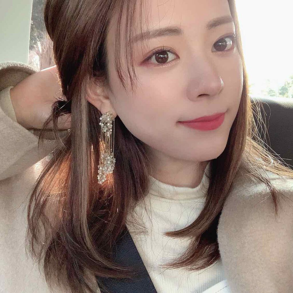 ロレアルパリの　パリエレクトリック　ナイト　
アイシャドウパレット　2

このパレット使ってやったメイクが1枚目
下の段の真ん中のカラーが大好きで単色だけで過ごすこともあります！

アイライナーがわりに左下のカラーを使ったり
マットとラメ両