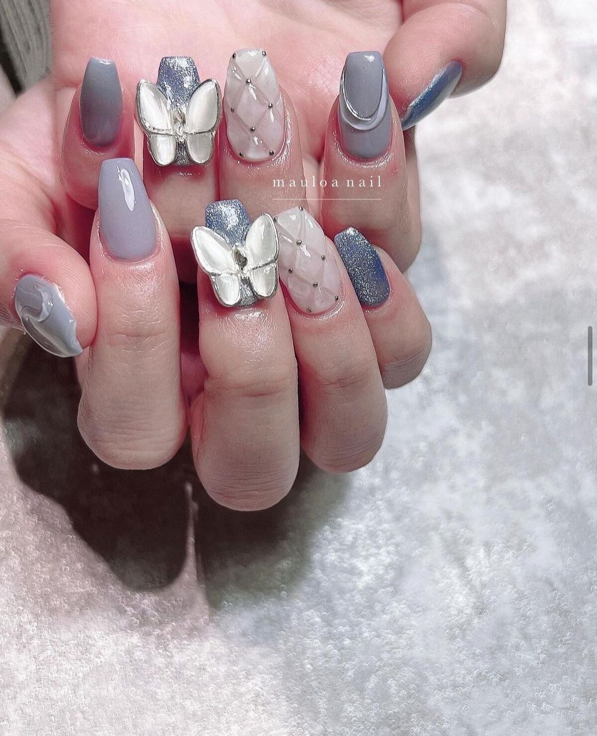 #ネイル,#蝶々ネイル,#キルティングネイル,#アートネイル,#冬ネイル,#スワロネイル,#ニュアンスネイル,#くすみカラーネイル,#スワロネイル,#ミラーネイル,#綺麗めネイル,#セルフネイル,#パールネイル,#ガラスフレンチネイル,#ホワイトネイル,#マグネットネイル,#シンプルネイル,#シルバーネイル,#乳白色ネイルのネイルデザイン