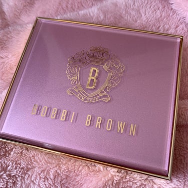 BOBBI BROWN
ピンク グロウ リュクス アイシャドウ パレット


もうキラキラのラメが美しい…
こんなにキラキラなのに繊細な粉質で感動！

しっかり密着するけど、少しラメ落ちは感じました。
