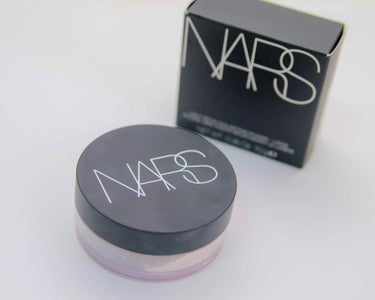 ✩︎ ⡱ライトリフレクティング
セッティングパウダー ルース / NARS

すごく自然なツヤ感が出るパウダーです。
パウダー自体を見ると結構キラキラしているのですが肌に乗せるとラメ感はほぼなくて、本当